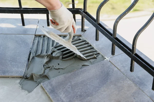 Double encollage en extérieur : comment garantir l&rsquo;étanchéité ?