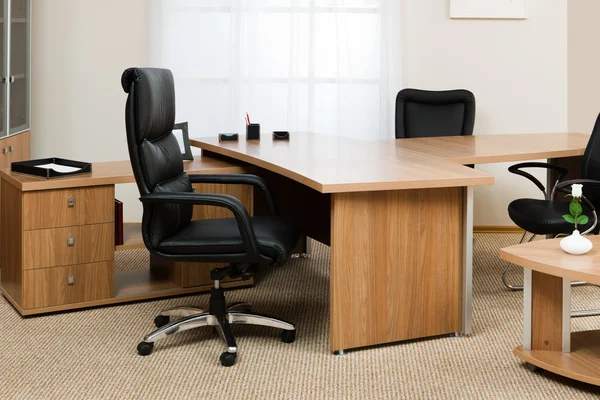 Galon cuir : la finition masculine pour fauteuil de bureau