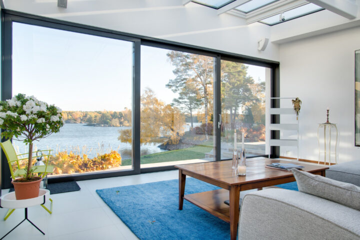 Baie coulissante aluminium vs PVC : le comparatif