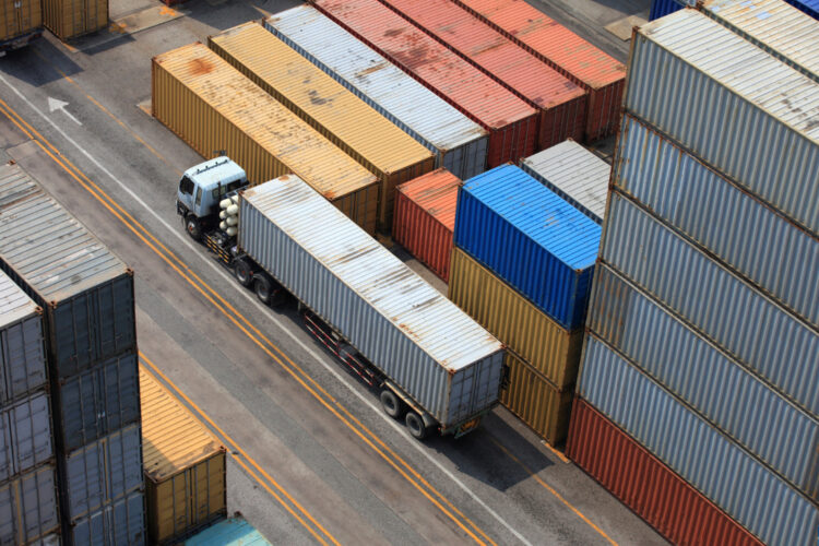 Transport international voiture USA-France : conteneur ou RoRo