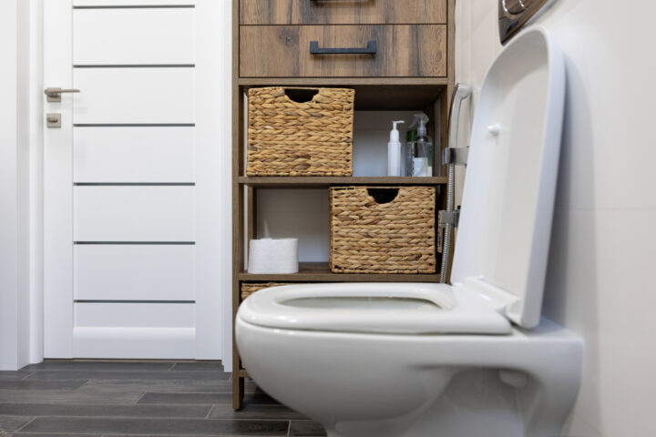 Débouchage de toilettes : pourquoi certaines méthodes sont inefficaces ?