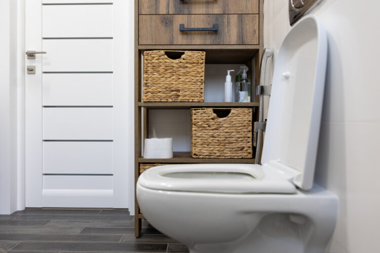 Débouchage de toilettes : pourquoi certaines méthodes sont inefficaces ?