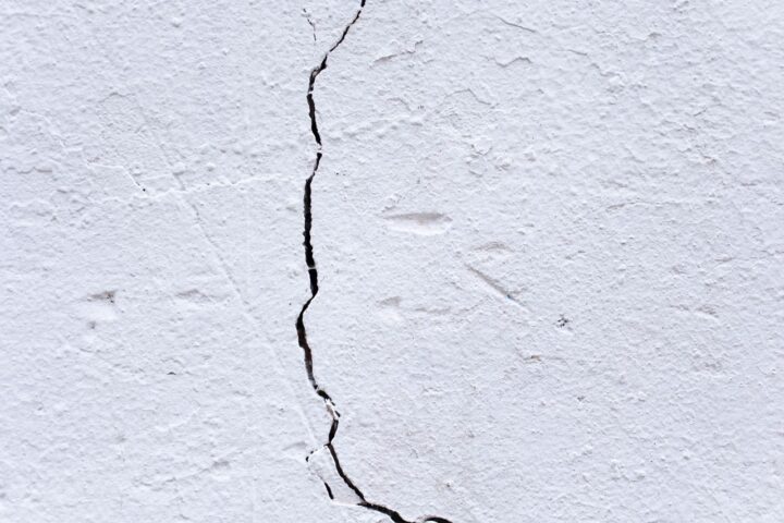 Fissure structurelle vs esthétique sur mur porteur