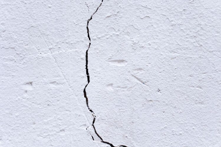 Fissure structurelle vs esthétique sur mur porteur