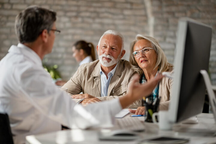 Mutuelle senior : pourquoi c&rsquo;est si cher et comment économiser