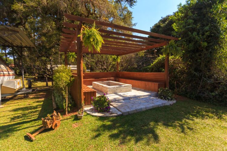 Pergola : les astuces pour l&rsquo;intégrer parfaitement au jardin
