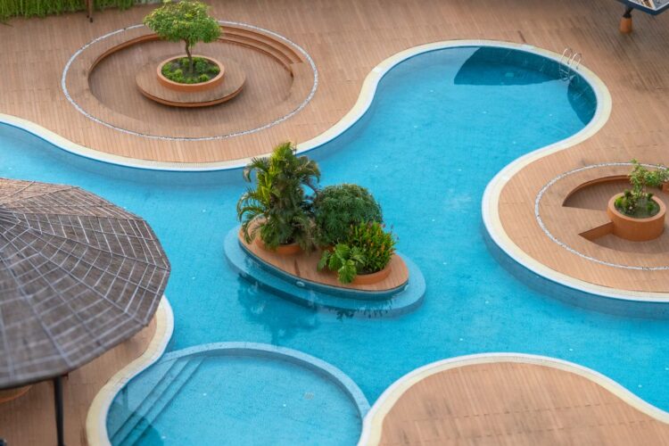 Piscine : quel revêtement privilégier pour un rendu moderne ?