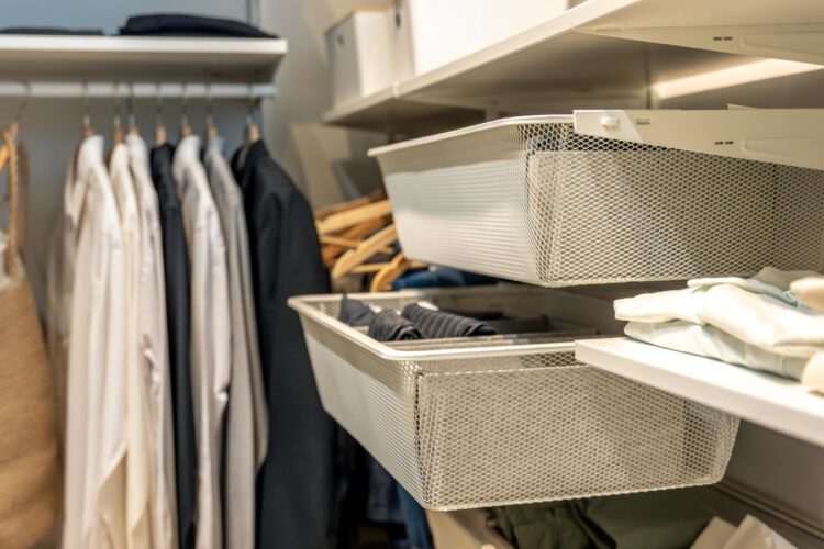 Le guide des astuces de rangement pour une penderie parfaite