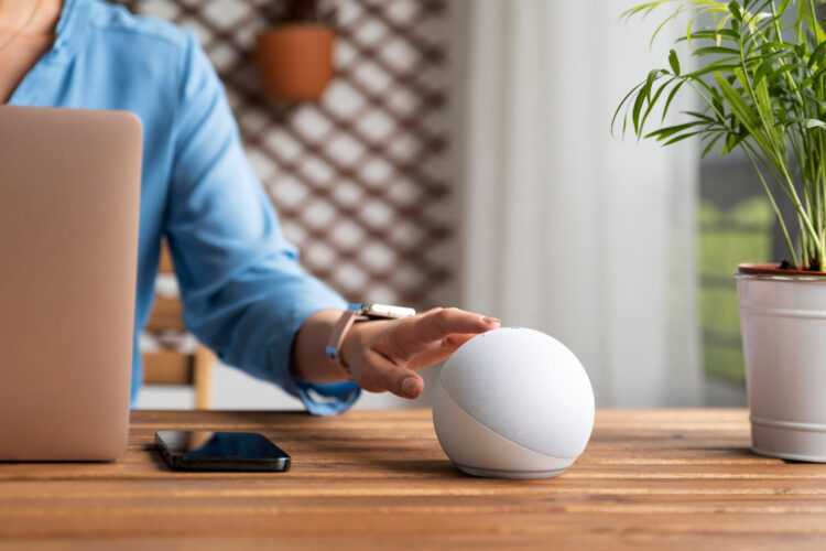 Alexa, Google ou Siri : quel assistant vocal choisir