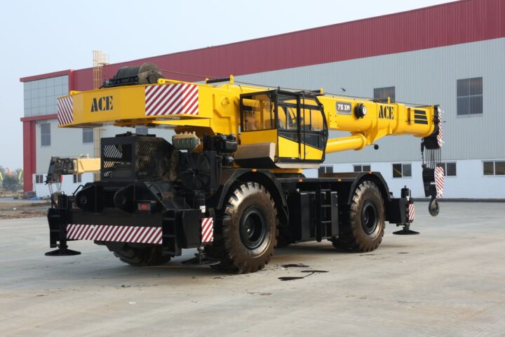 Travaux de rénovation : quand recourir à la location d’un camion-grue ?