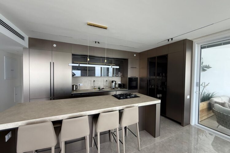 Meubles de cuisine en inox : le style chef cuisinier chez les particuliers