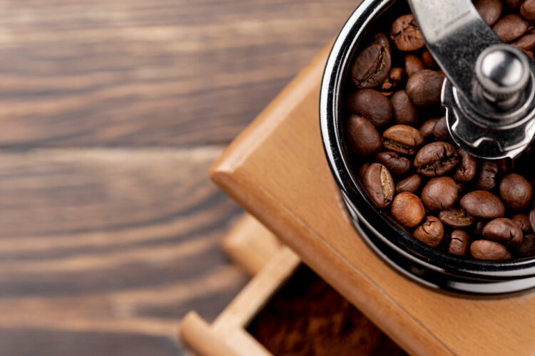 Torréfacteur de café artisanal : quelles différences avec une production industrielle ?