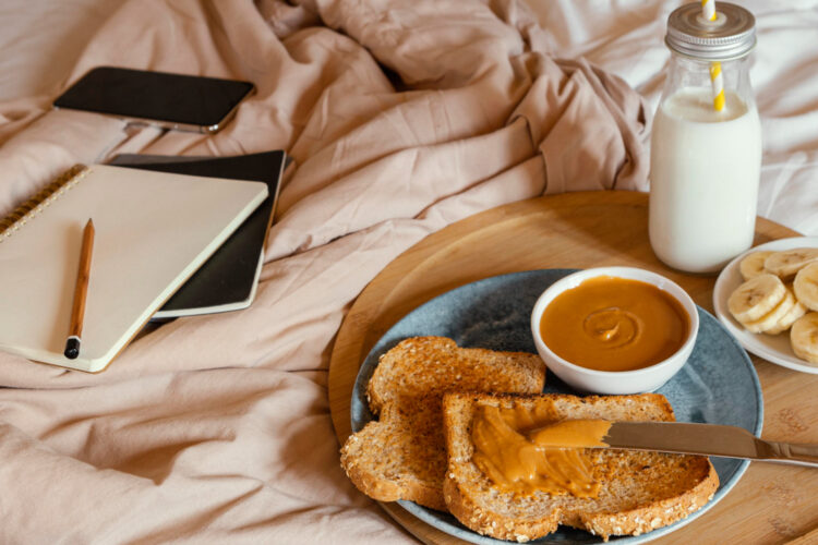 Beurre d’arachide au petit-déjeuner : variez les idées gourmandes