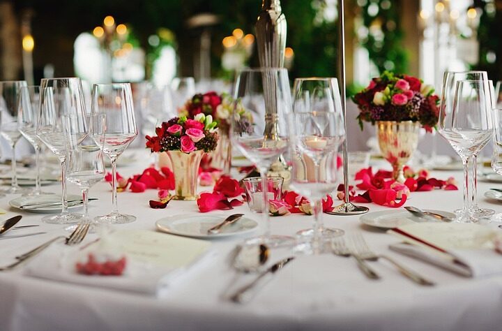 Comment créer un centre de table de Noël fleuri et spectaculaire