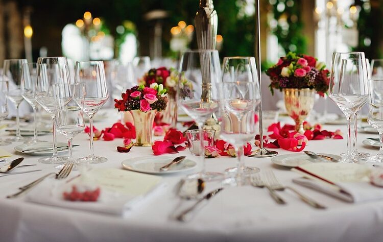 Comment créer un centre de table de Noël fleuri et spectaculaire