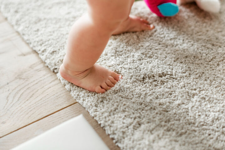 Tapis à poils coupés : dans quelles pièces privilégier cette finition ?