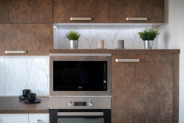 Meubles de cuisine grande largeur (casseroliers de 90 ou 120 cm) pour un style épuré